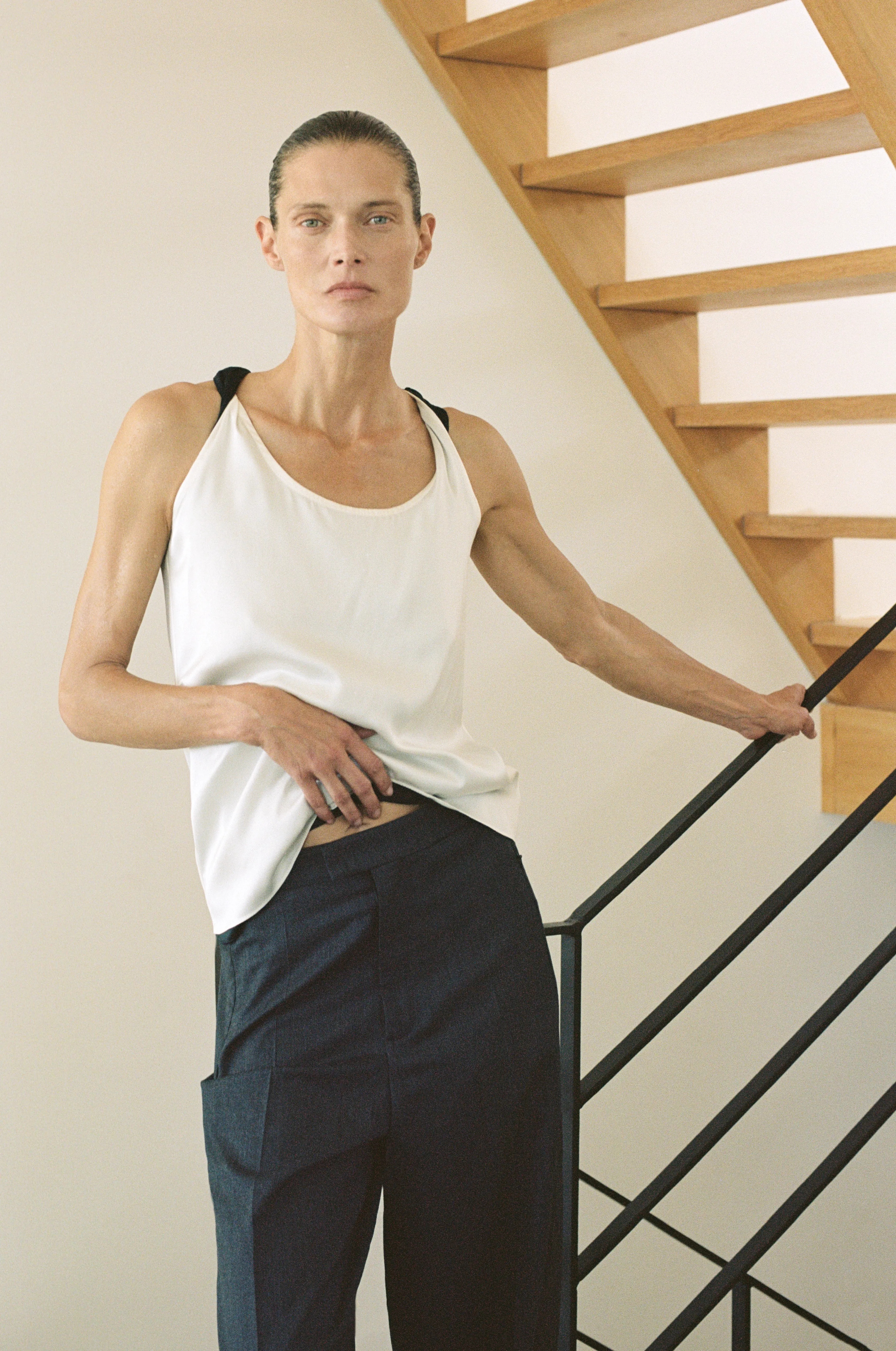 Sleeveless top in silk 