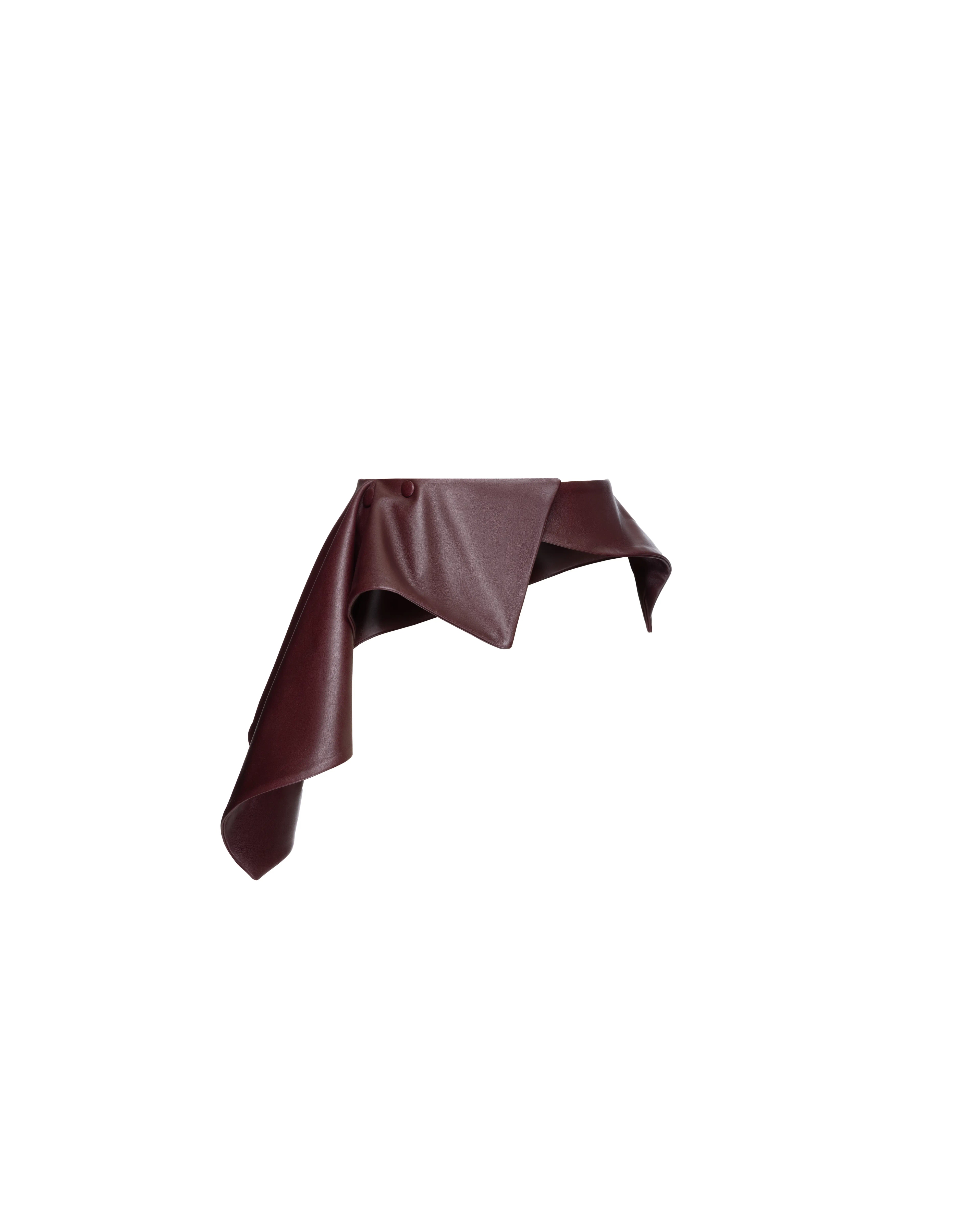 Asymmetric belt in leather
