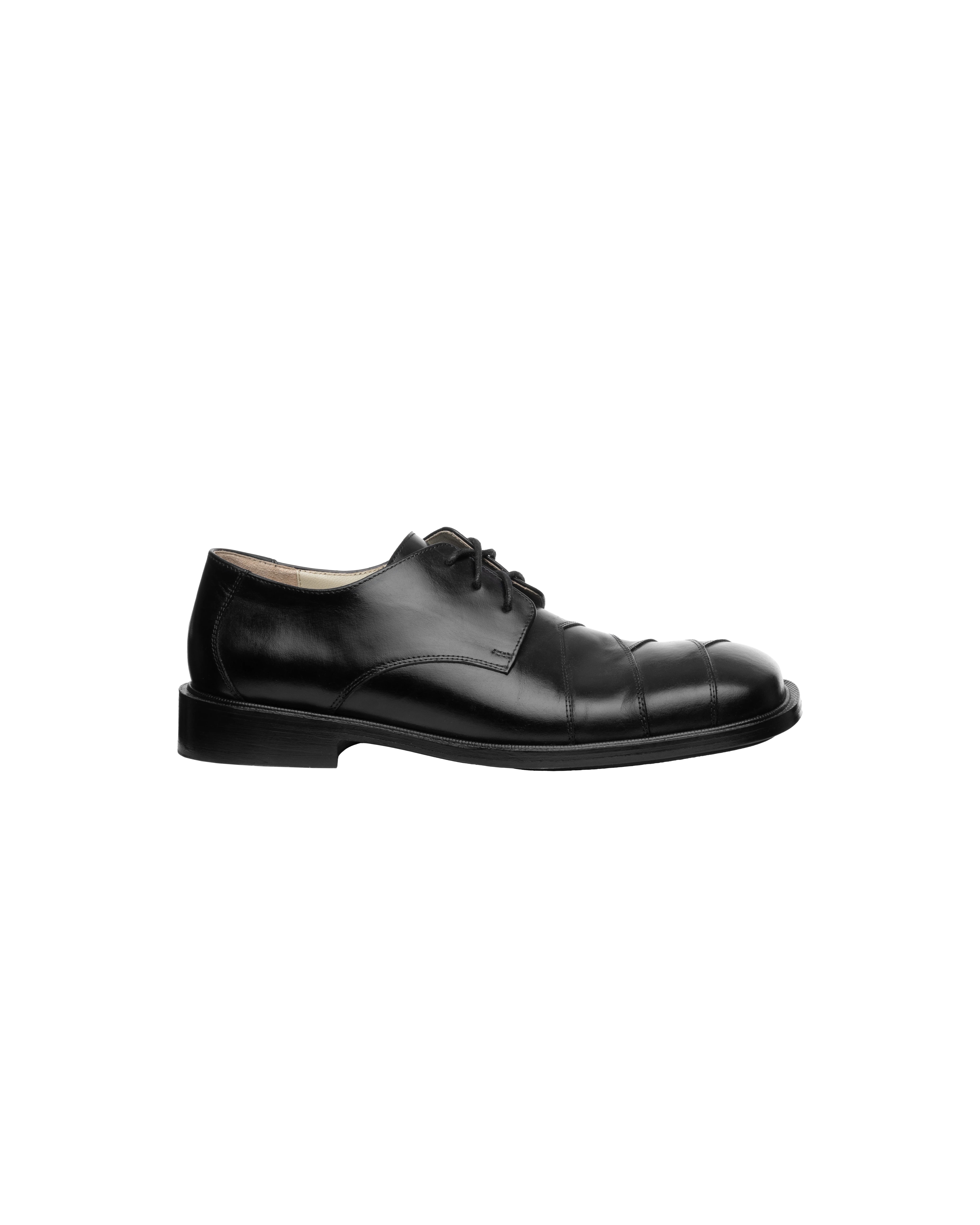Square toe derby shoe in leather