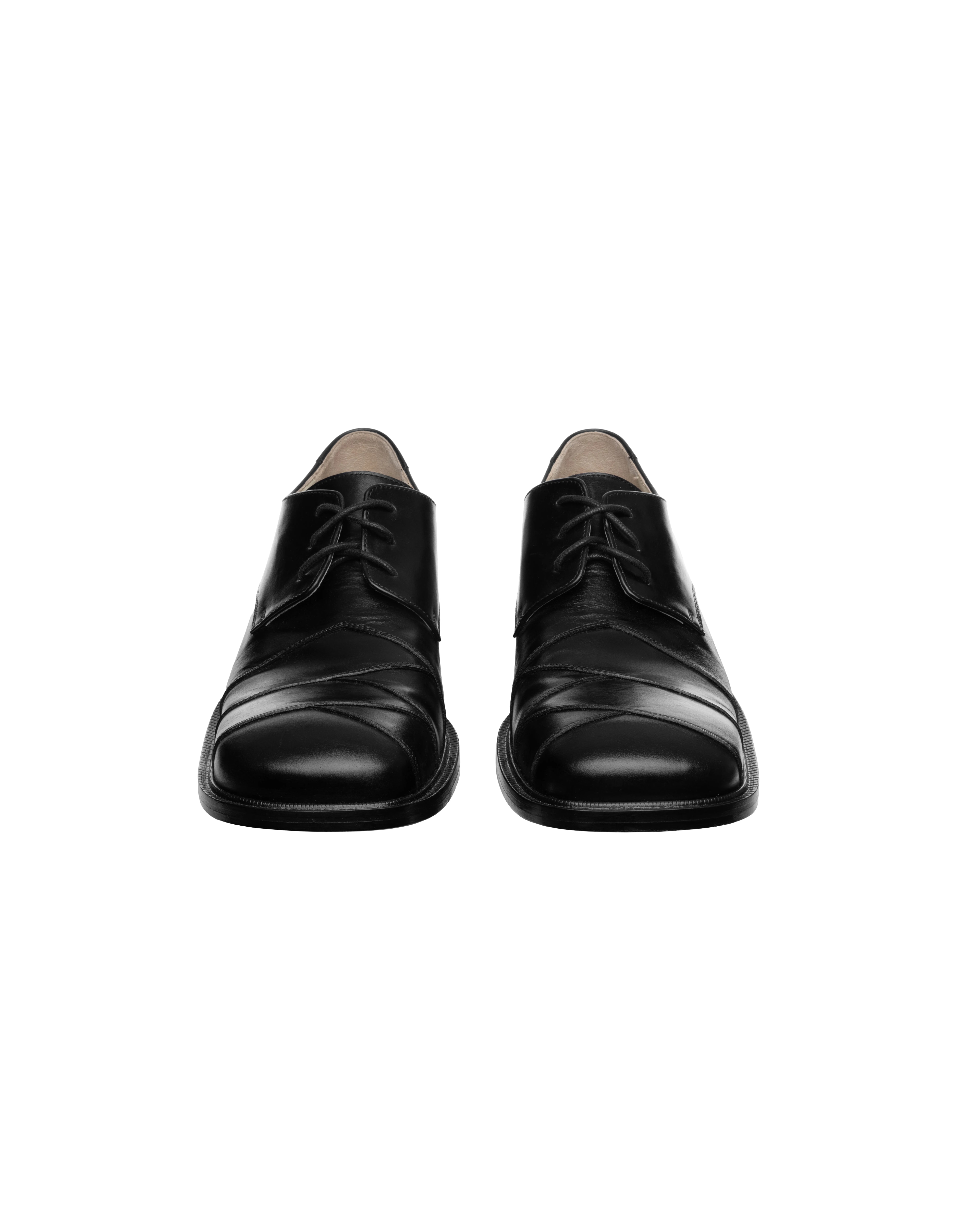 Square toe derby shoe in leather