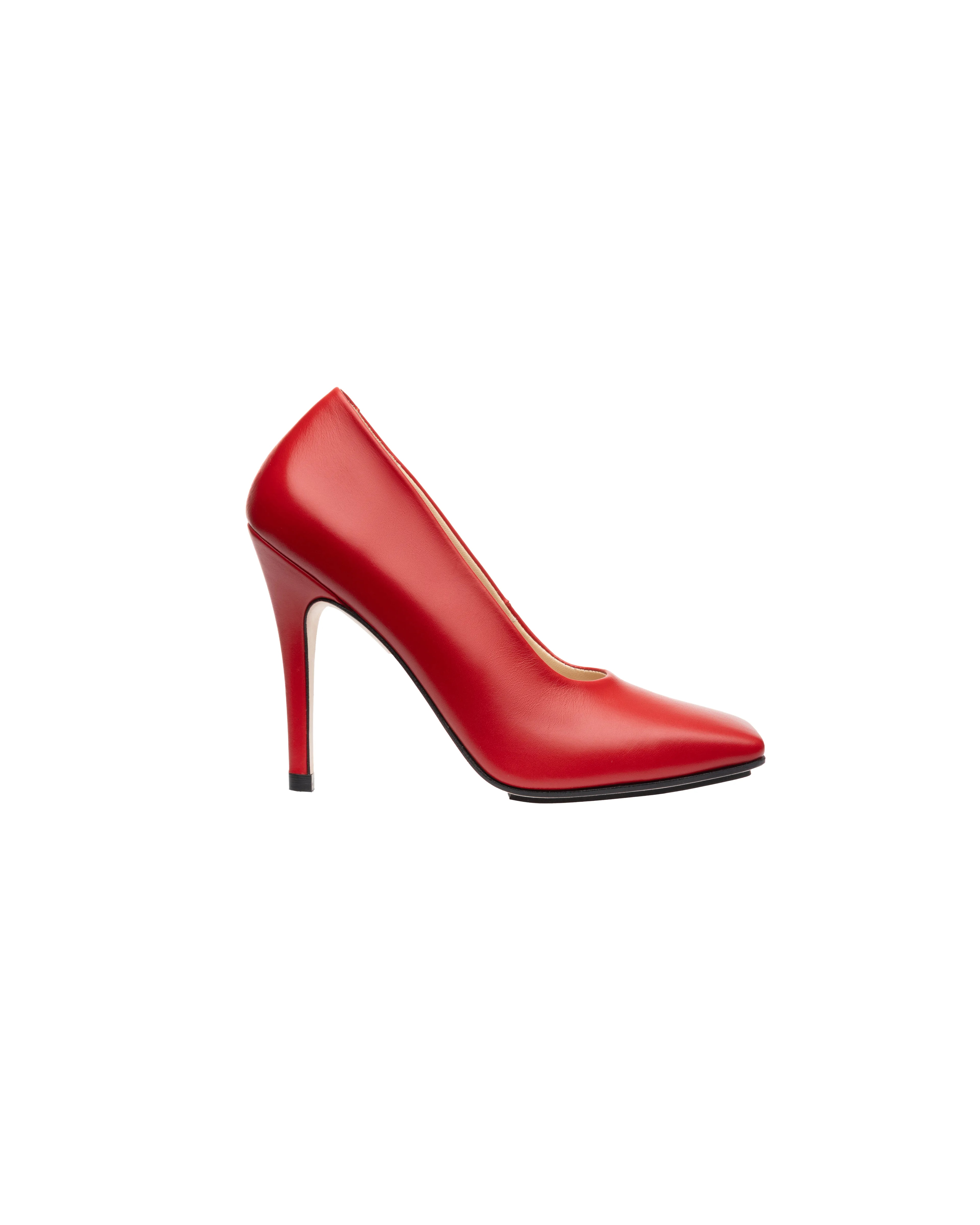 Square toe pump in leather