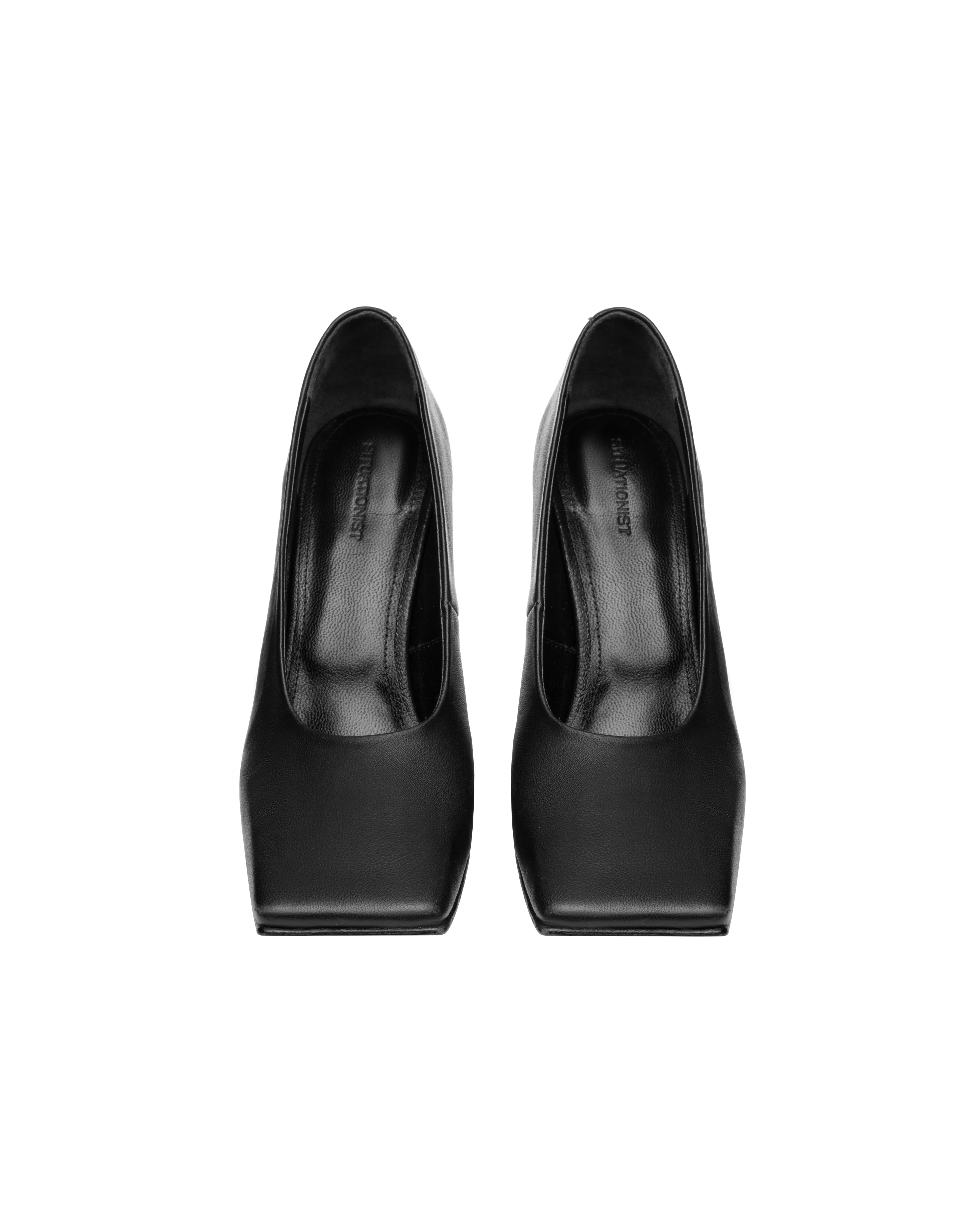 Square toe pump in leather