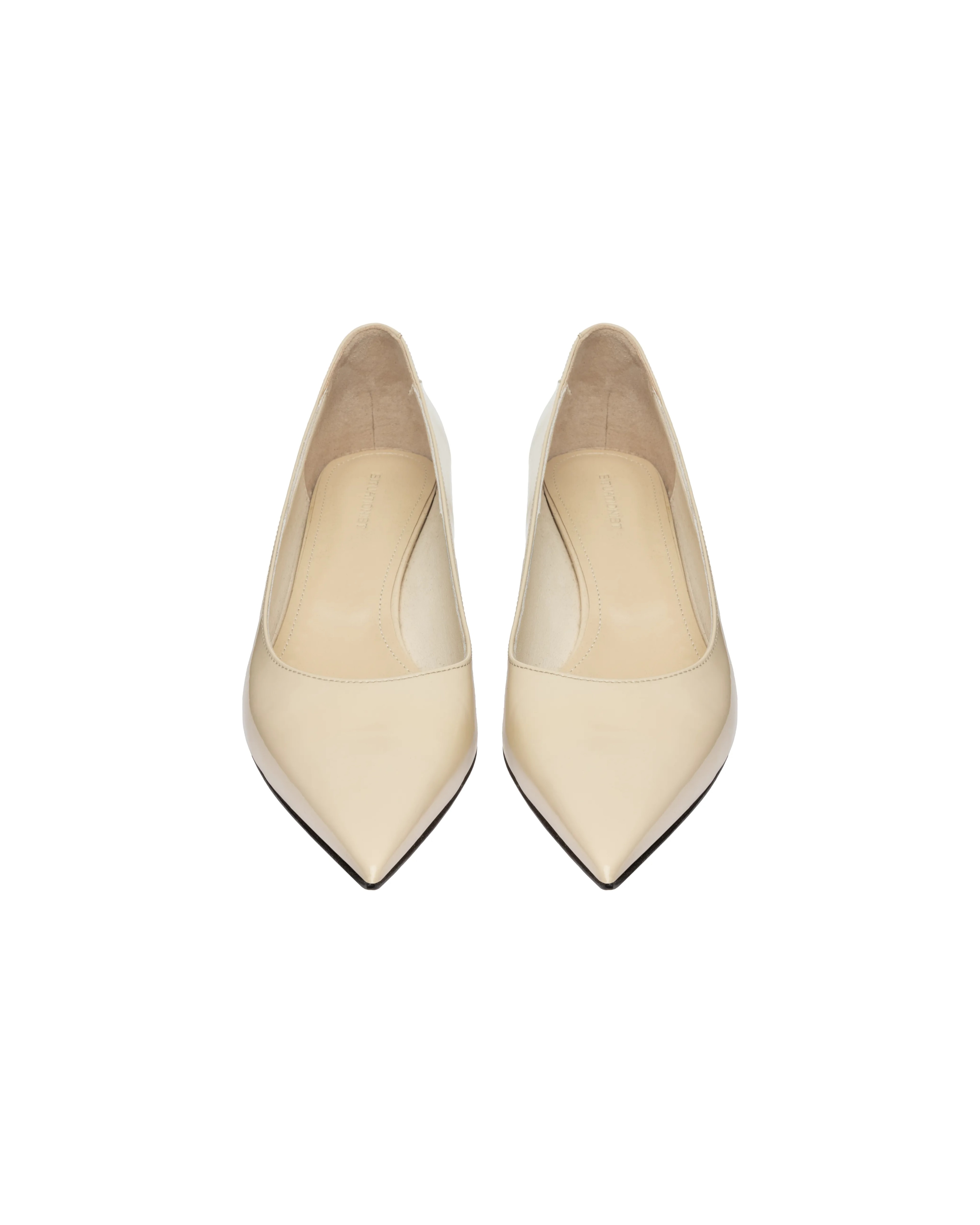 Kitten heel pumps in patent leather