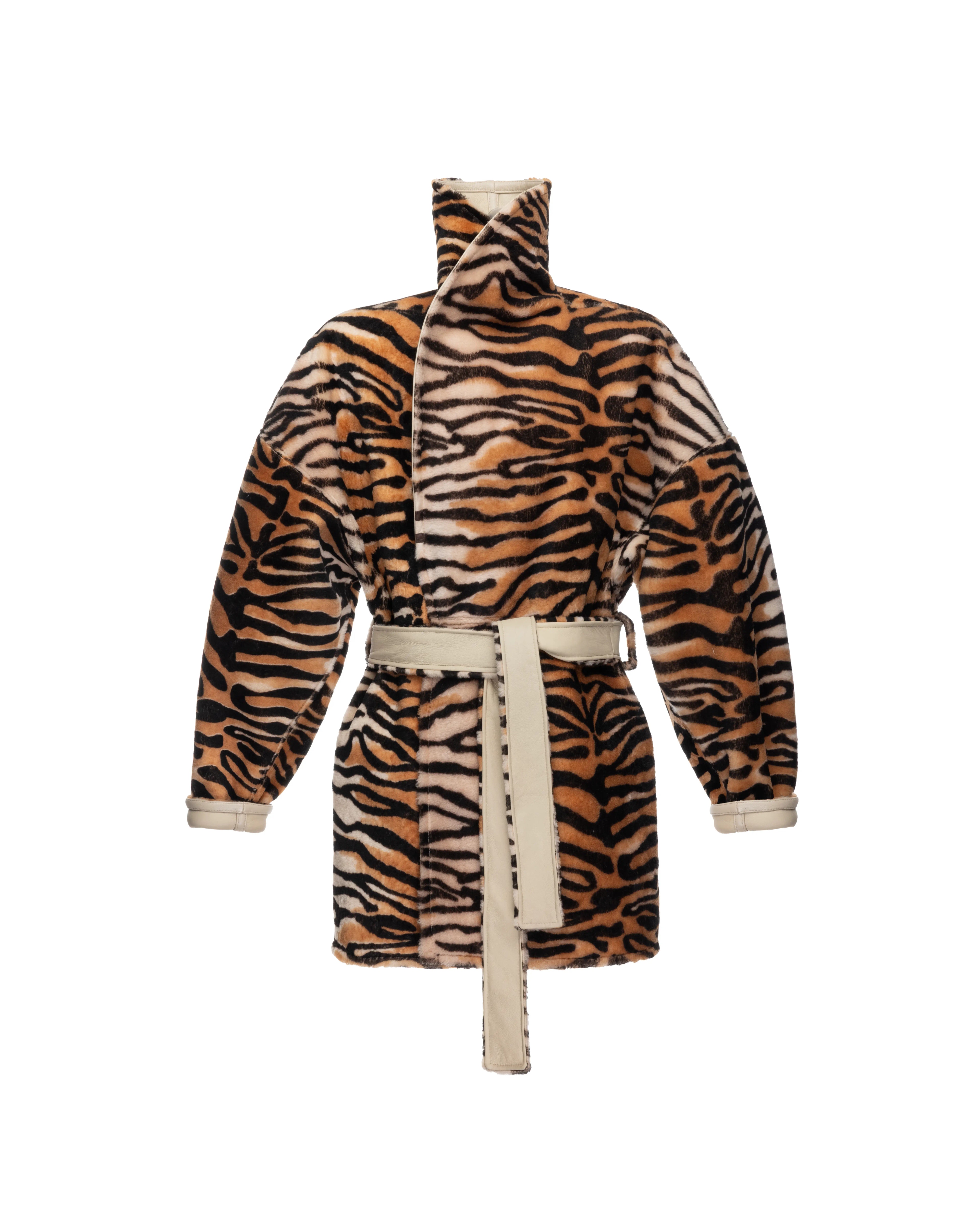 Reversible coat in shearling