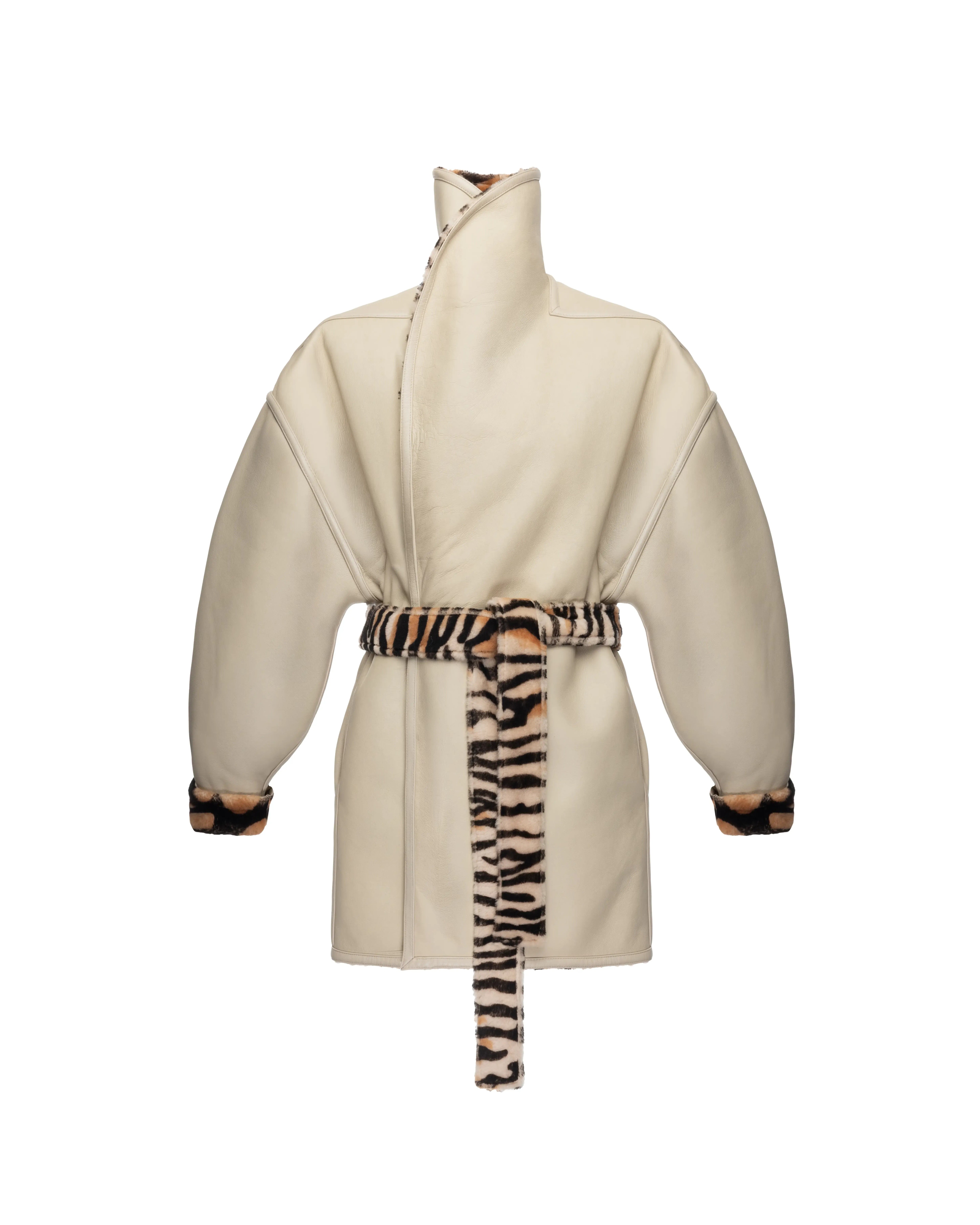 Reversible coat in shearling